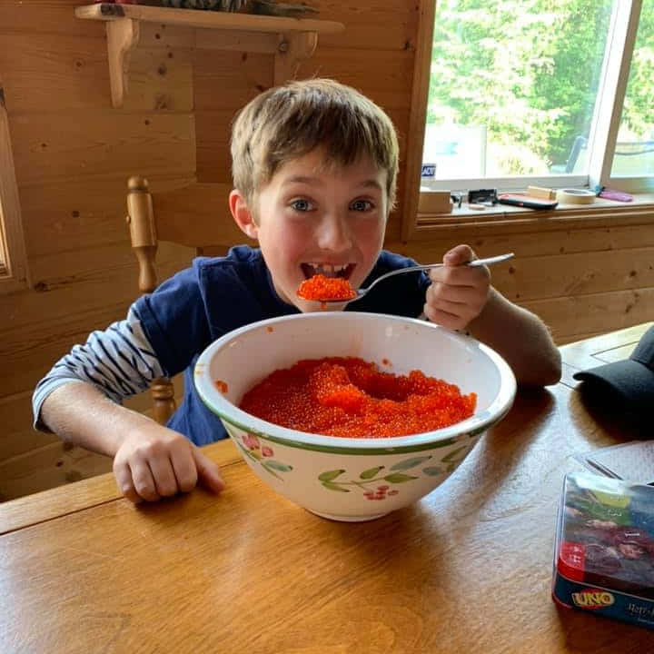 Красная икра ложками